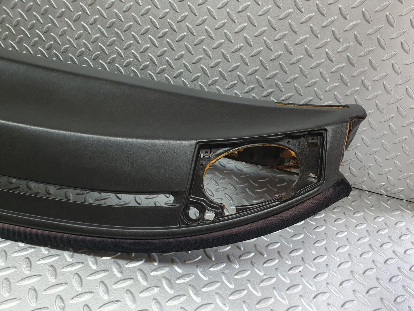 43733 Mercedes-Benz C126 380SEC Coupe Dashboard Black