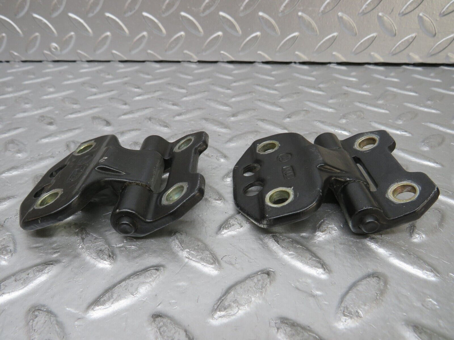 26700 Mercedes-Benz C124 220CE Coupe Right Door Hinge Pair