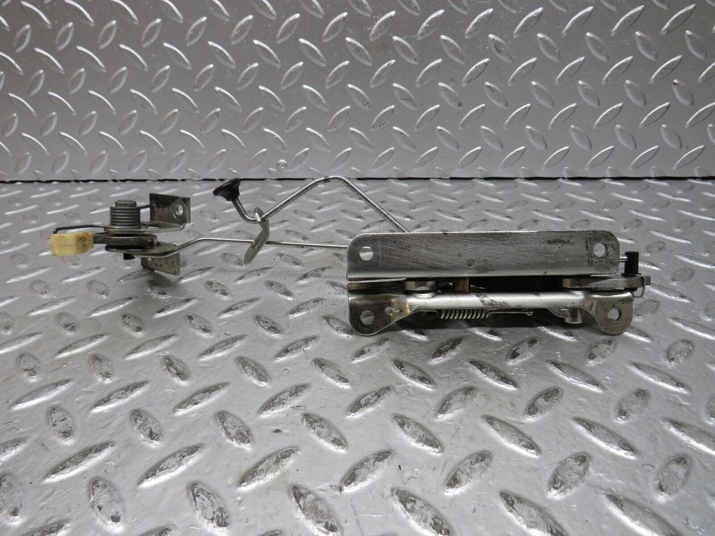 27836 Mercedes-Benz S124 300TE Wagon Rear Left Seat Bench Locking Mechanism