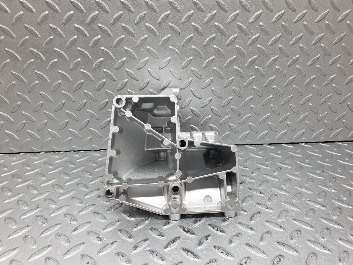 41213 Mercedes-Benz W126 300SE Power Steering Pump Bracket 1264660641