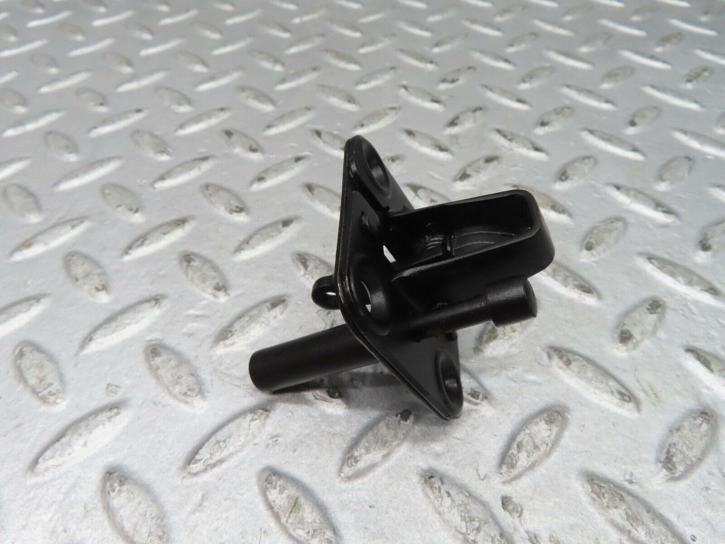 17059 Mercedes-Benz C123 280CE Coupe Bonnet Lock Catch