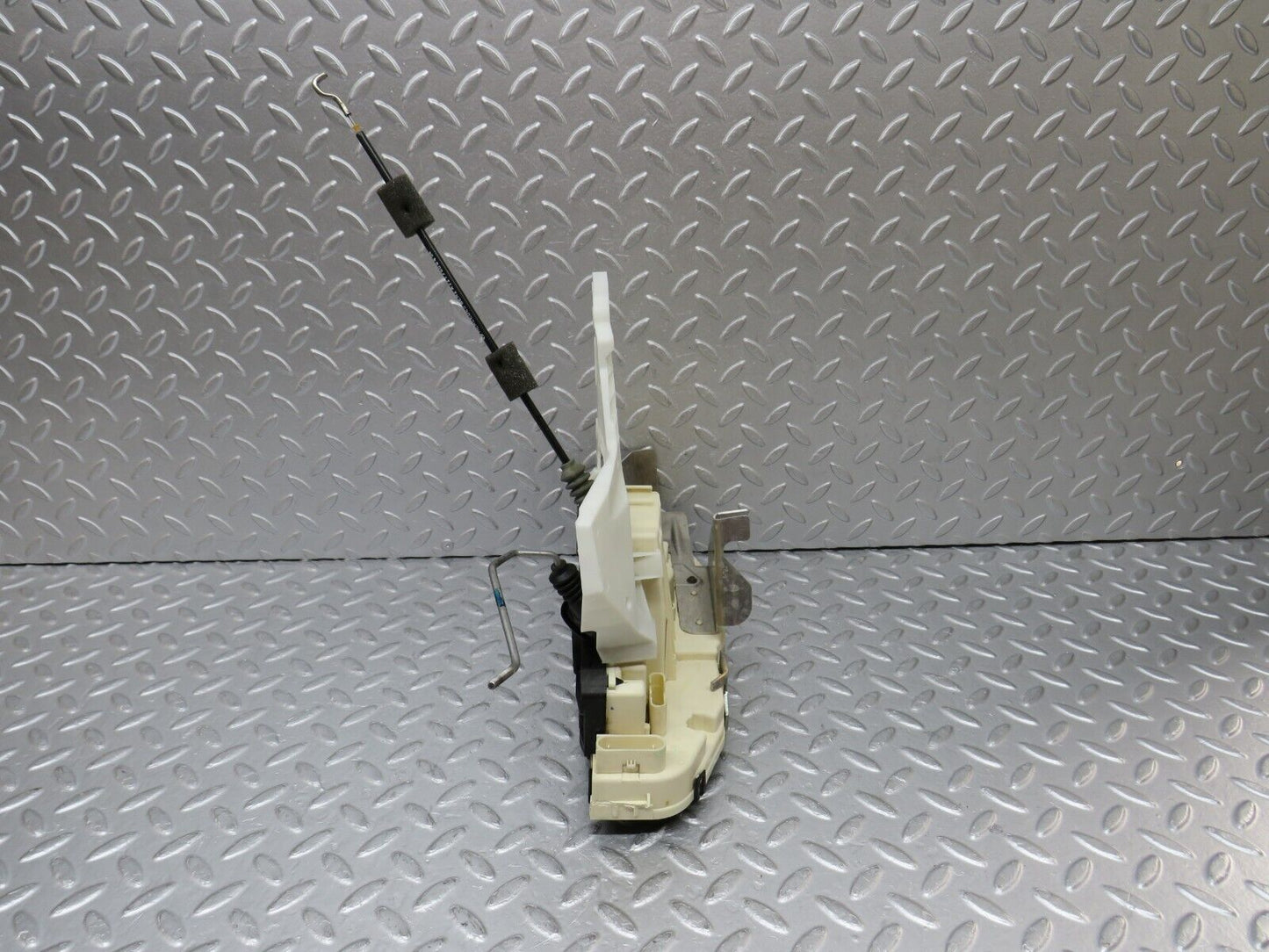 35235 Mercedes-Benz W221 Front Right Door Lock Mechanism 2217202835