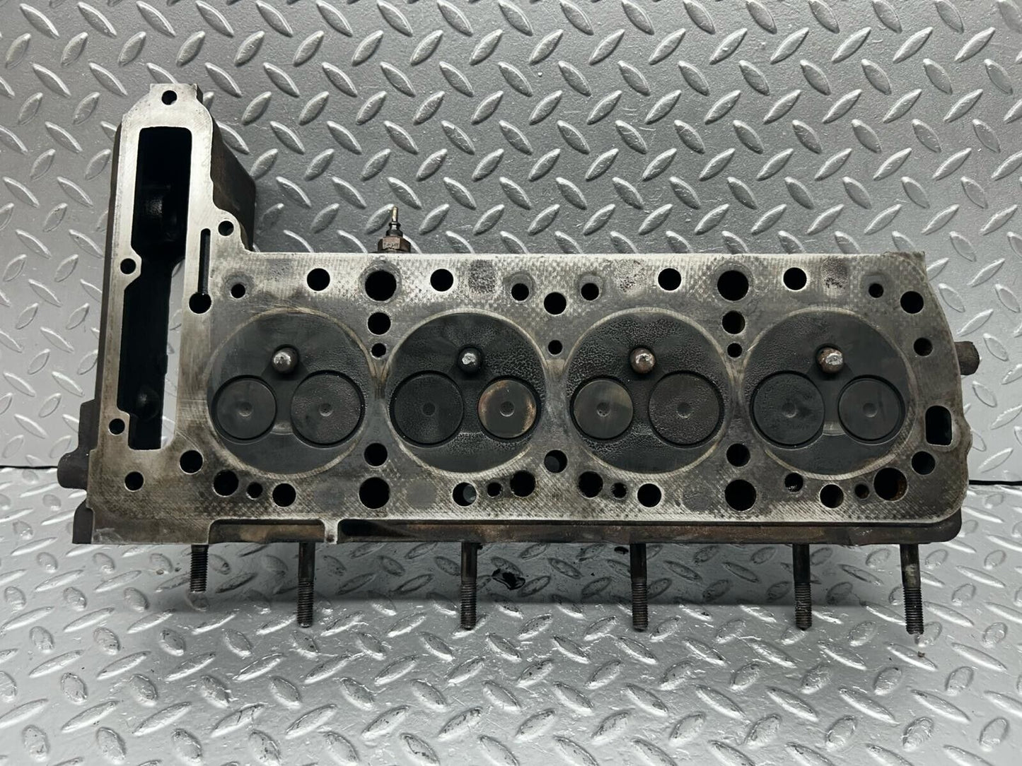 40643 Mercedes-Benz W123 240D Cylinder Head