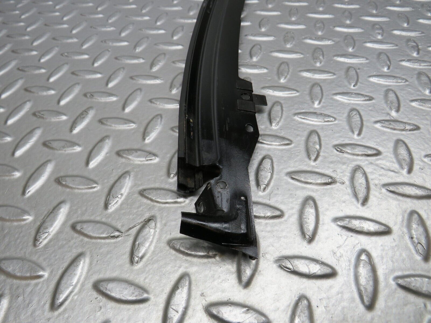 38607 Mercedes-Benz R129 280SL Coupe Front Windscreen Top Chrome Trim