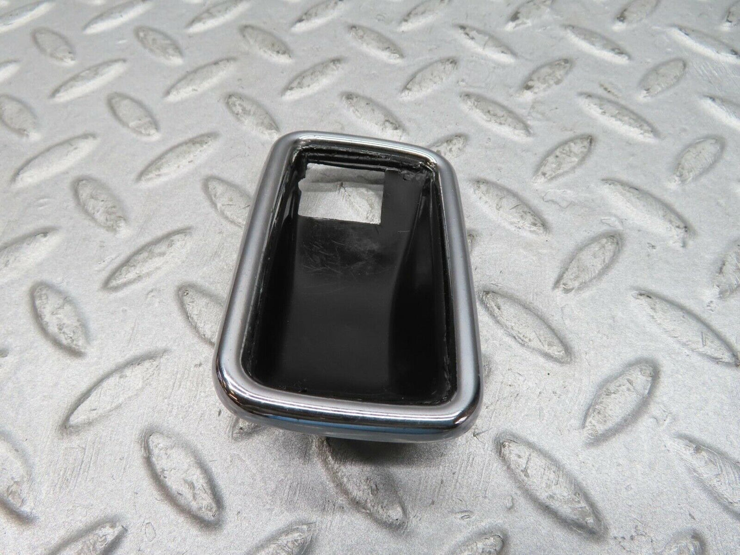 12265 Mercedes-Benz W108 280SE 3.5 Chrome Frame For Door Handle Left 1087660511