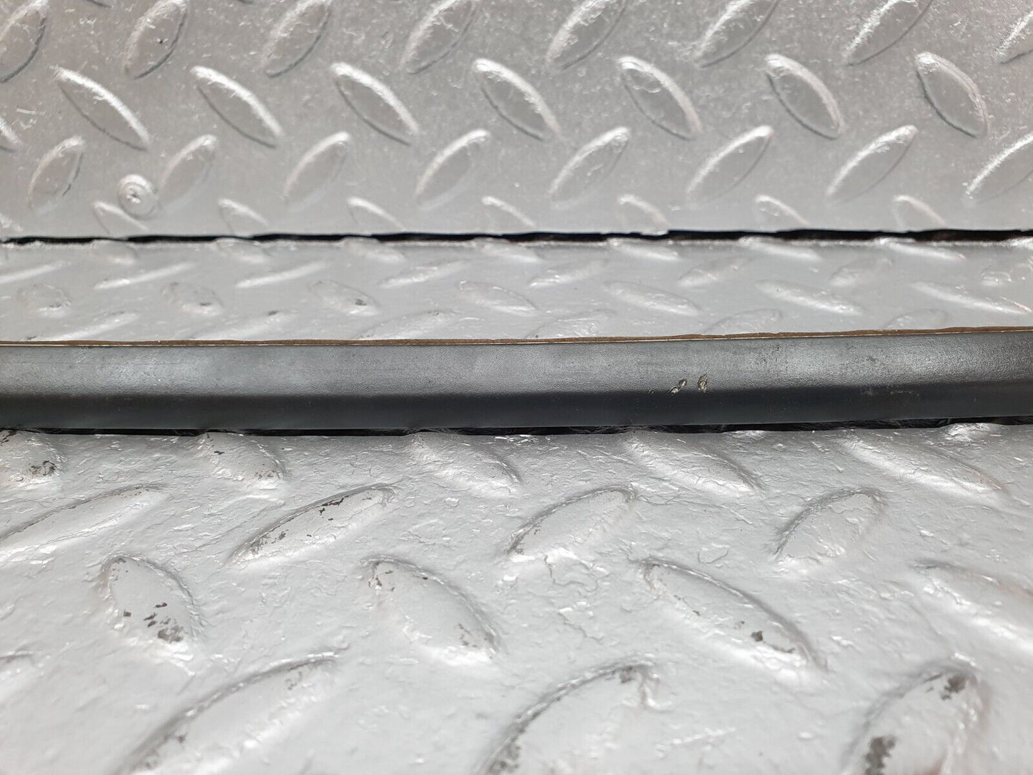 41717 Mercedes-Benz W124 200E Front Windscreen Top Moulding Trim
