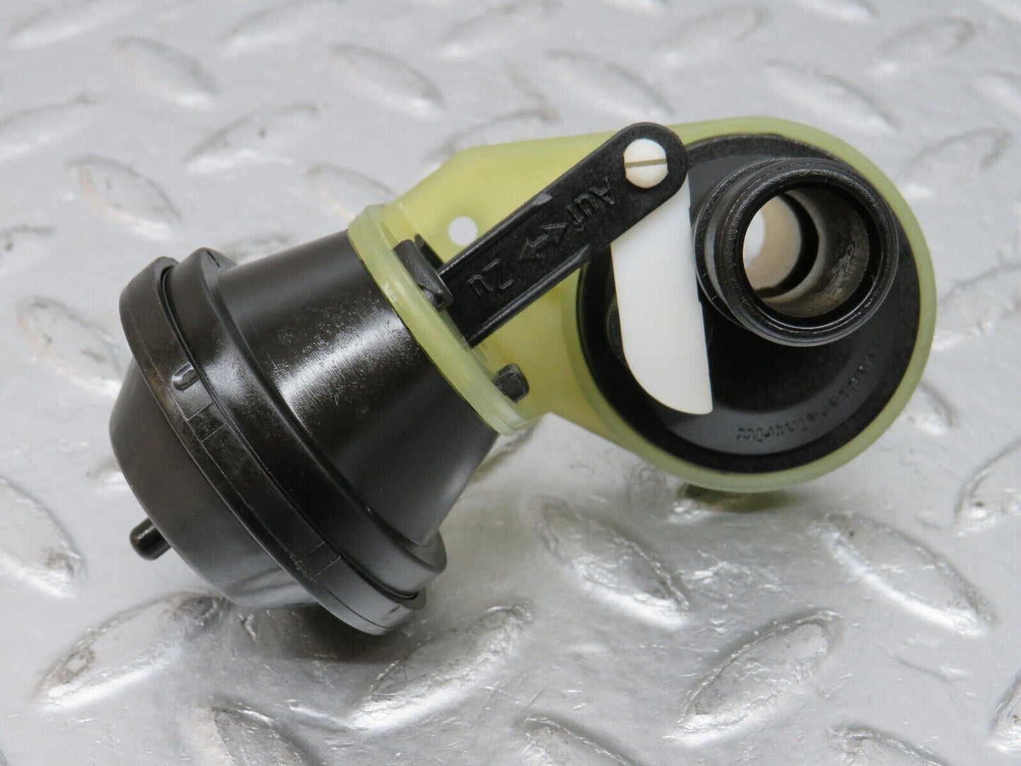 33621 Mercedes-Benz W201 190E 2.0L Heater Control Valve