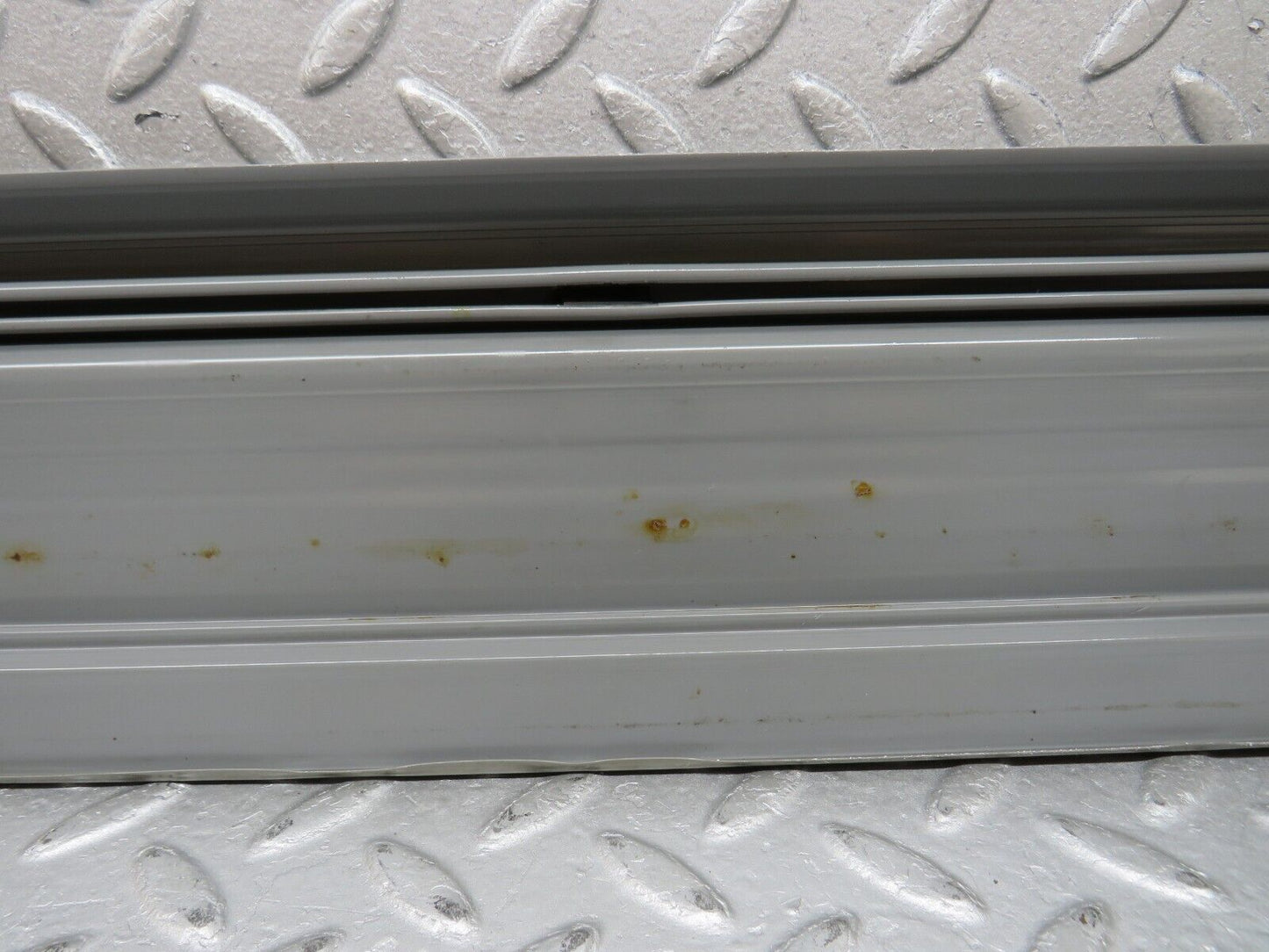 35992 Mercedes-Benz W126 420SE Rear Left Door Sill Trim Grey
