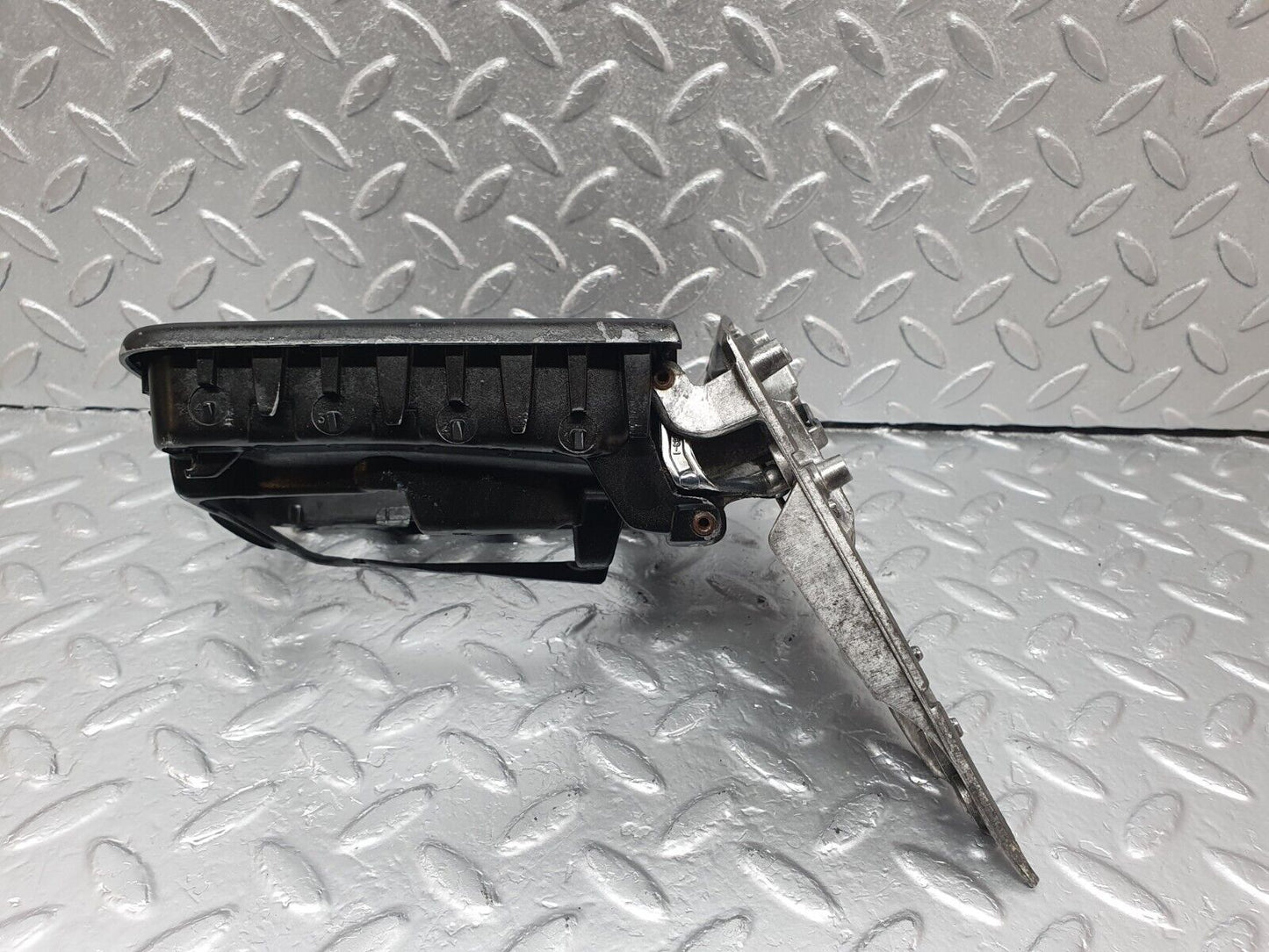 42857 Mercedes-Benz W201 190 2.0L Wing Mirror Bracket With Frame Left 1248110335 1248110541
