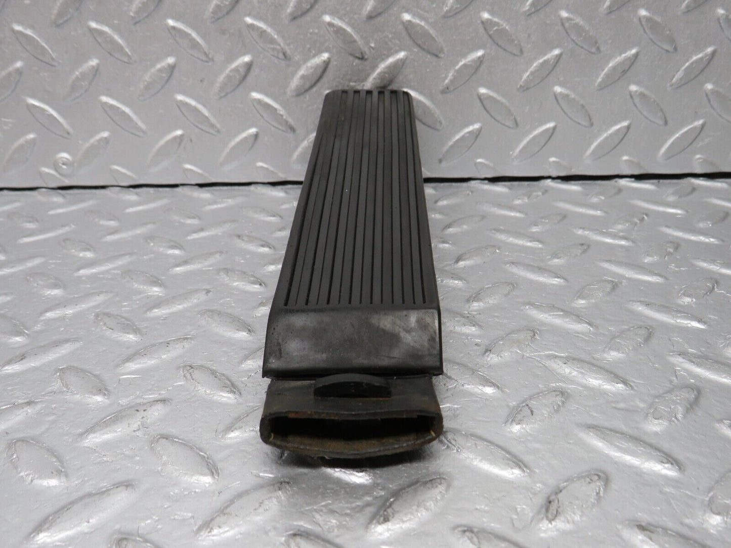 39146 Mercedes-Benz R107 500SL Coupe Accelerator Pedal With Rubber 1233010082