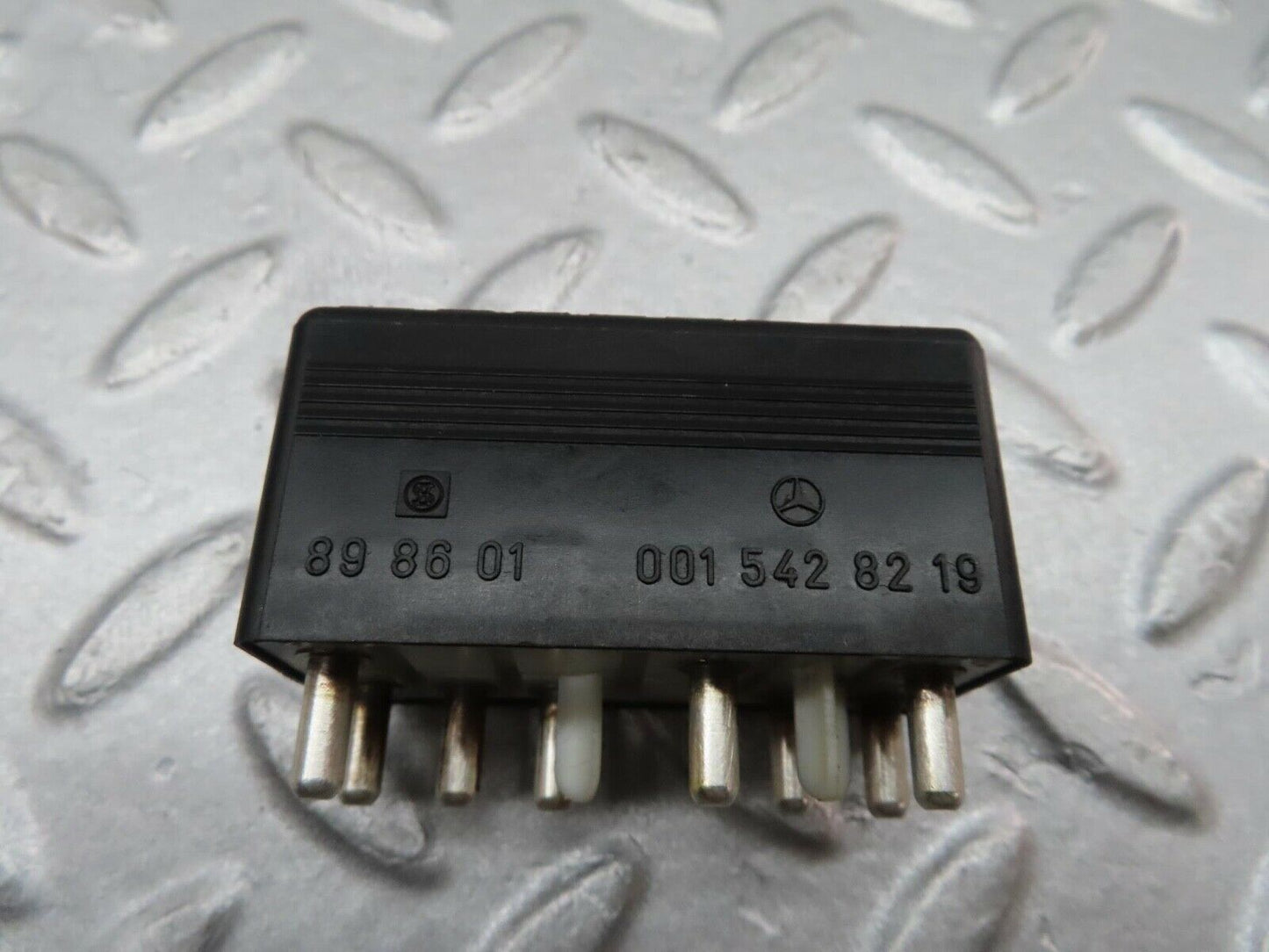 11946 Mercedes-Benz R129 300SL Coupe Engine Auxiliary Fan Relay 0015428219