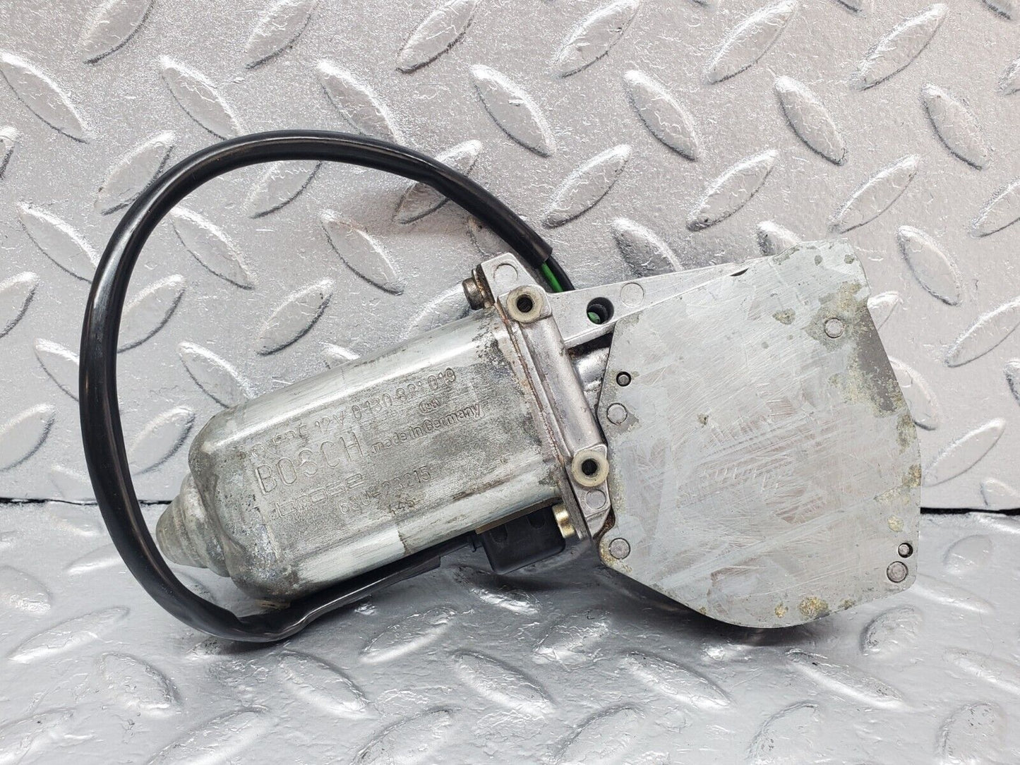 44292 Mercedes-Benz W123 280E Front Right Window Regulator Motor 0130821019