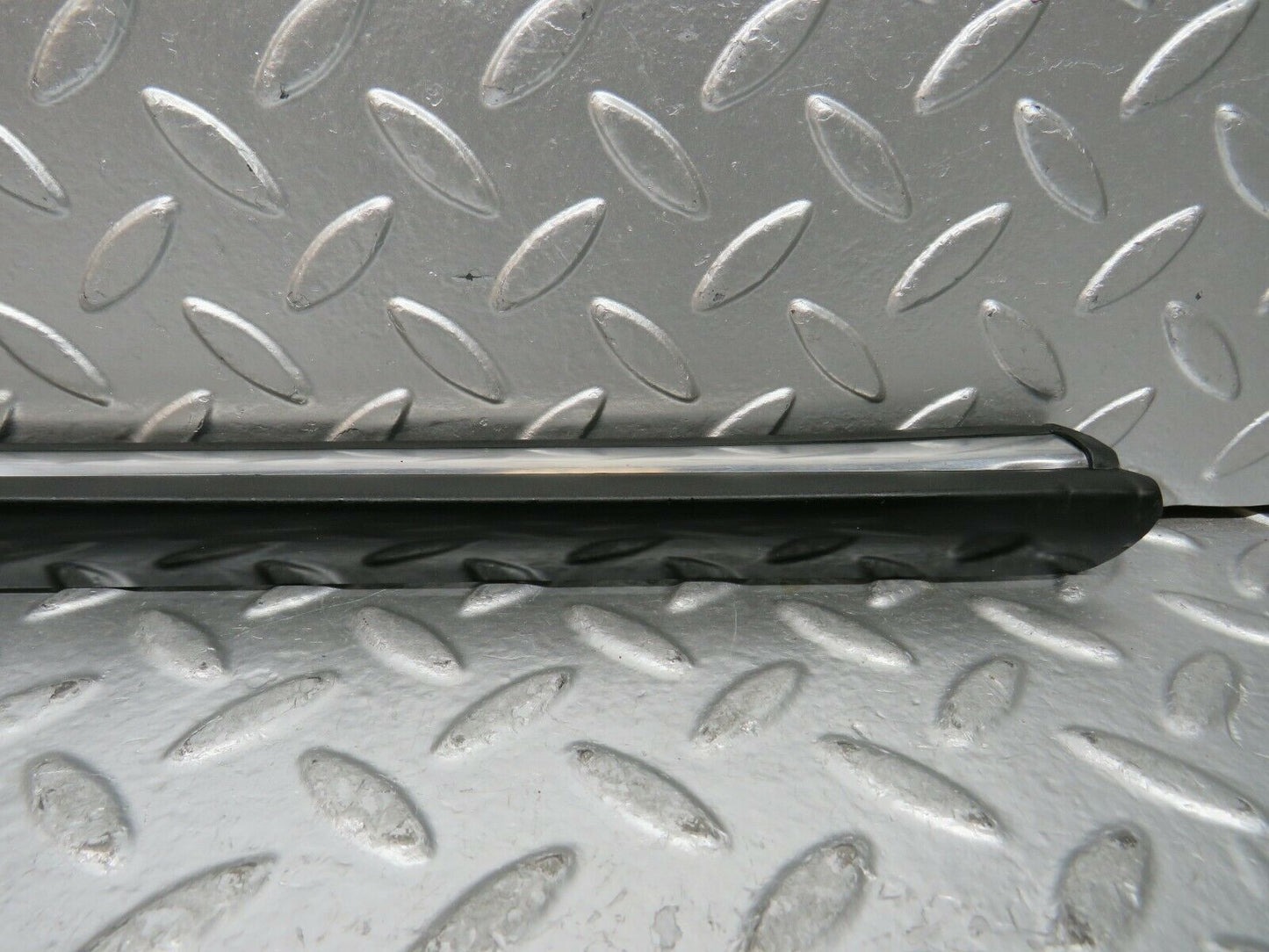 23189 Mercedes-Benz W116 350SE Front Left Fender Wing Centre Moulding Trim