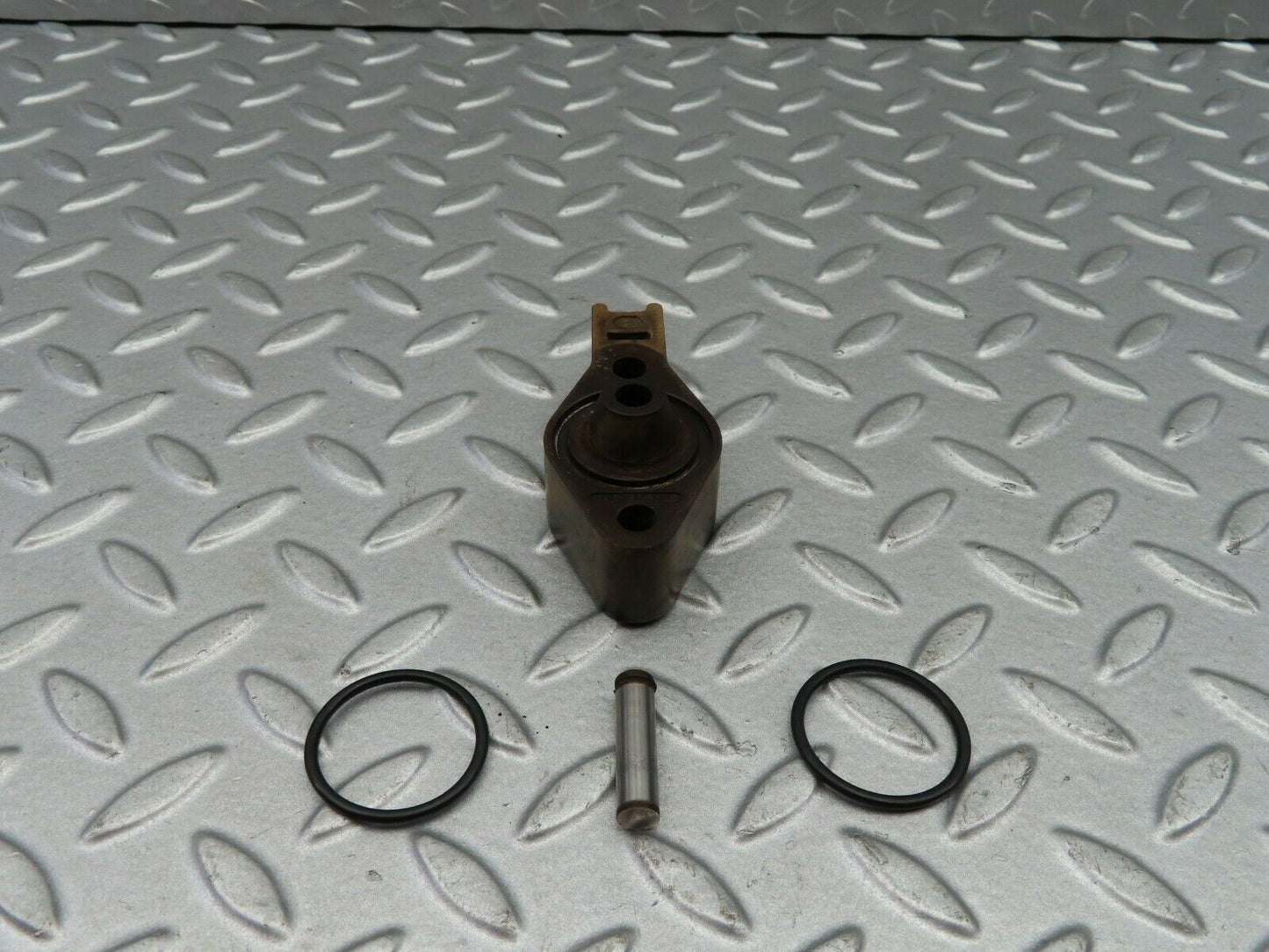 5963 Mercedes-Benz W123 200 Pierburg Pump Distance