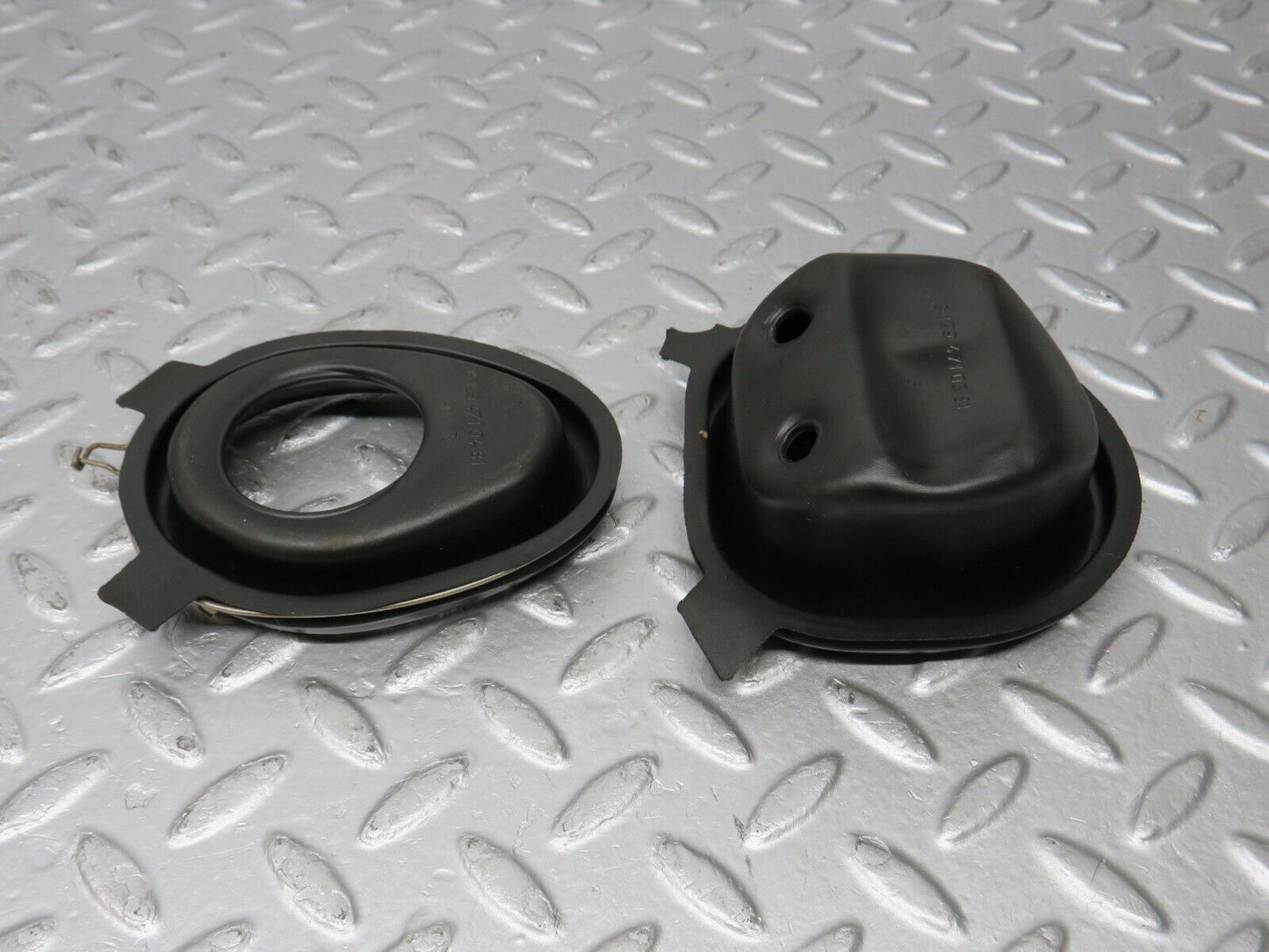 39717 Mercedes-Benz R129 320SL Coupe Fuel Tank Rubber Seal 1294710381 1294710481