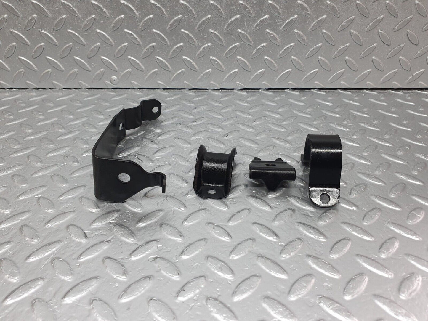42119 Mercedes-Benz W202 C200 Anti Roll Bar Holder Bracket Front Left