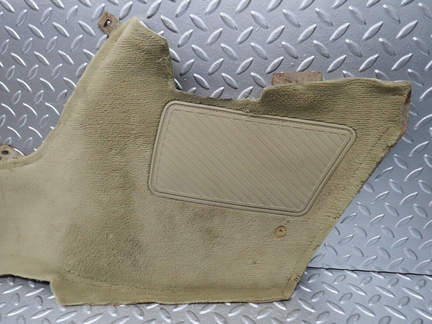 29301 Mercedes-Benz W124 230E Centre Console Carpet Right Side Beige