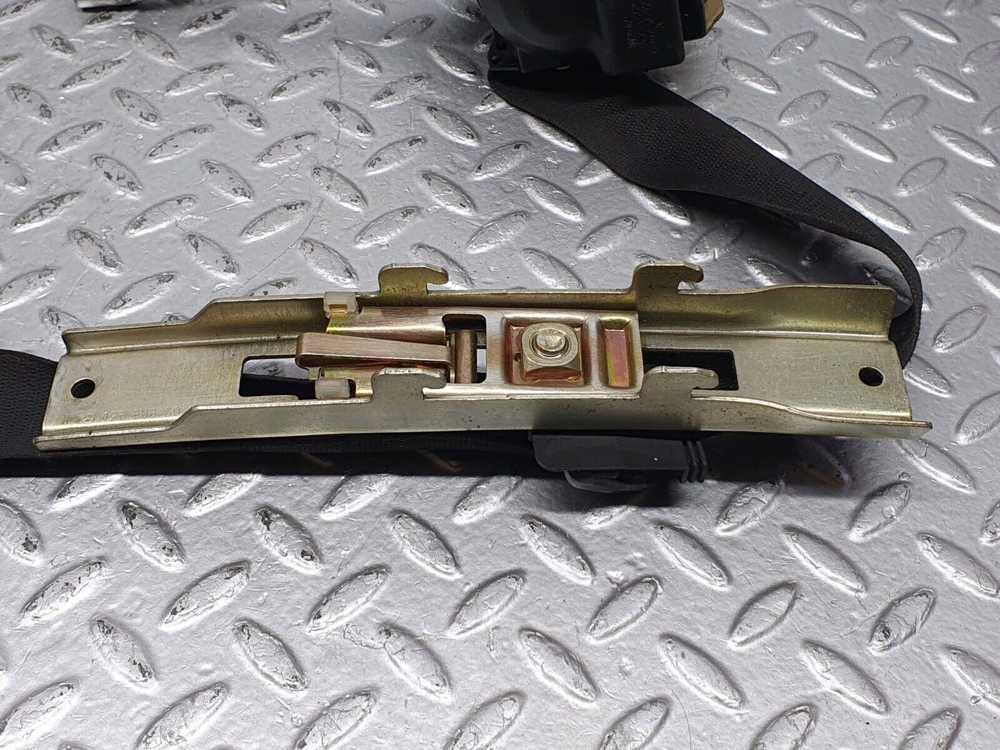 41270 Mercedes-Benz W126 300SE Front Right Seat Belt With Buckle 1268604086 126868001