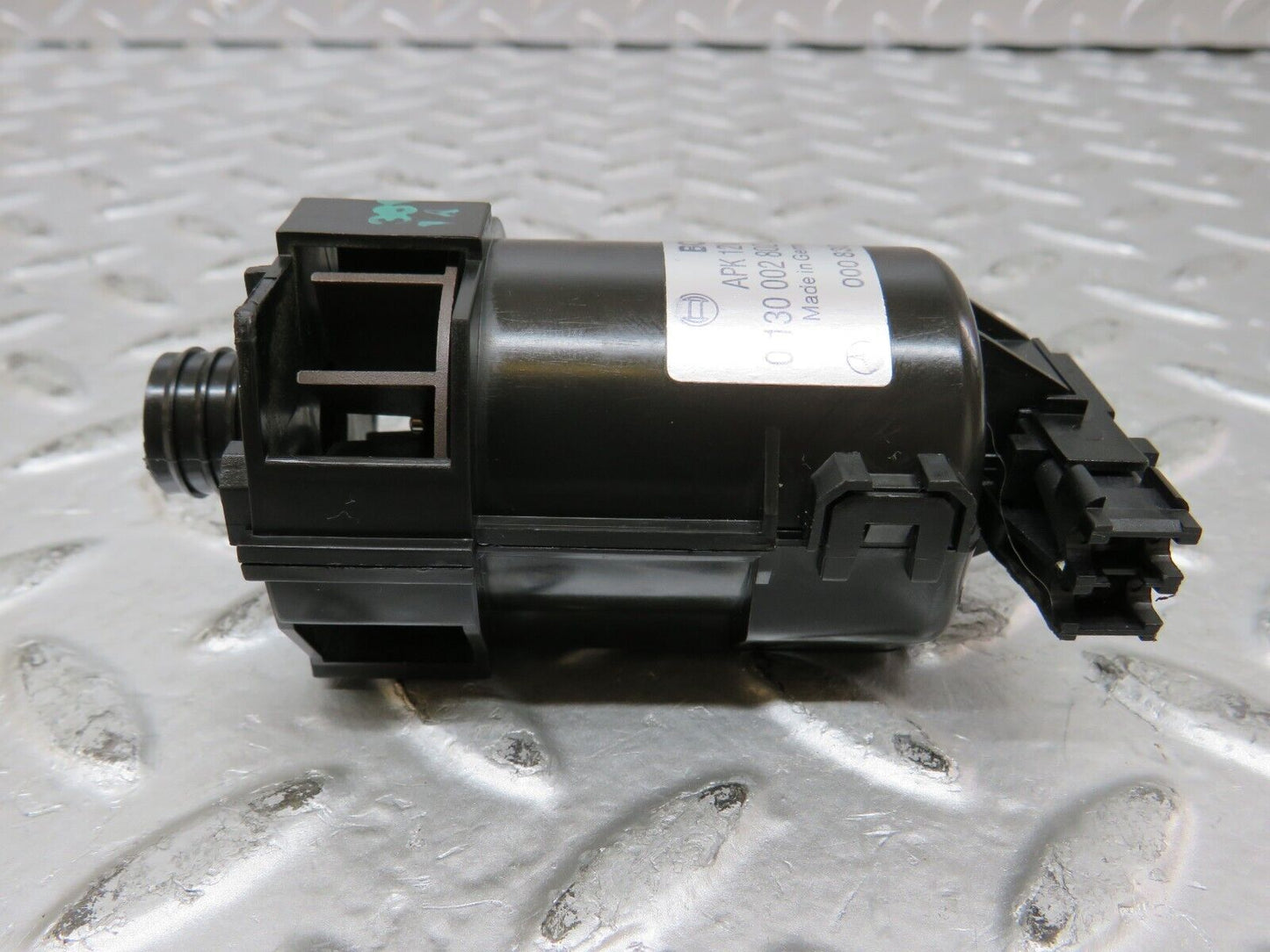 26564 Mercedes-Benz C124 220CE Coupe Temperature Sensor 0008301908 0130002802