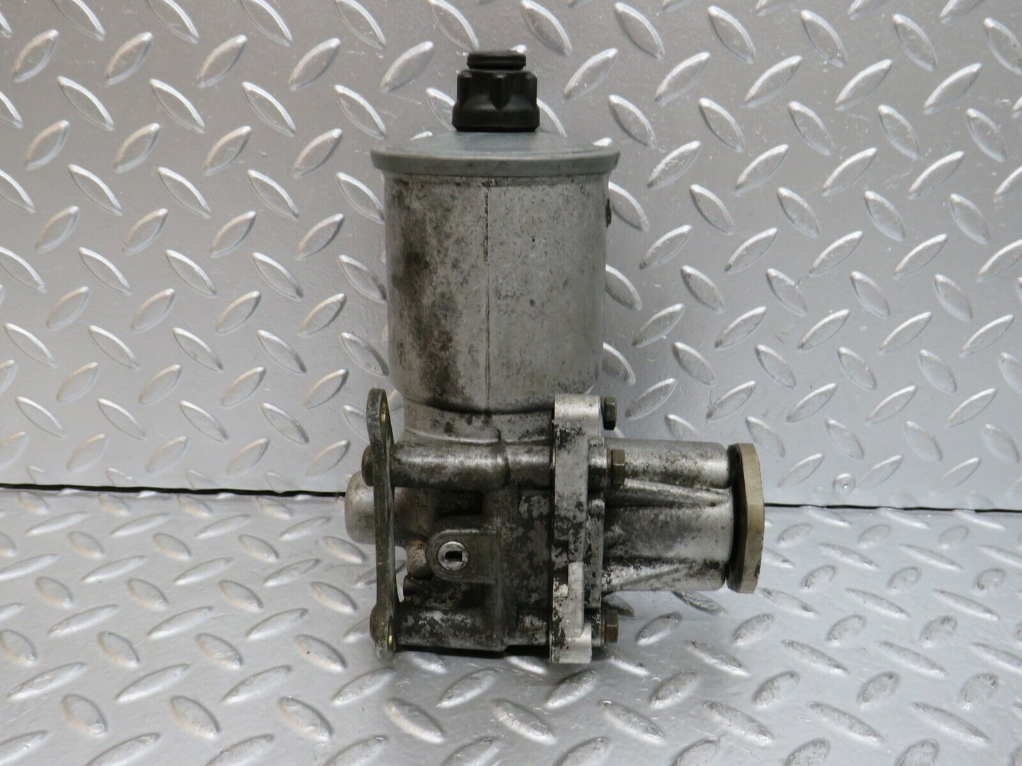 29505 Mercedes-Benz W124 230E Power Steering Pump 1244600980 7682900110