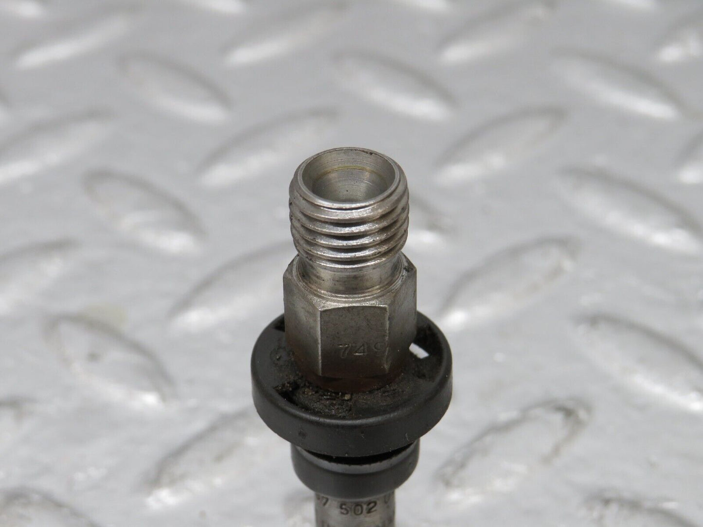 34125 Mercedes-Benz W124 260E Fuel Injector Bosch 0437502010