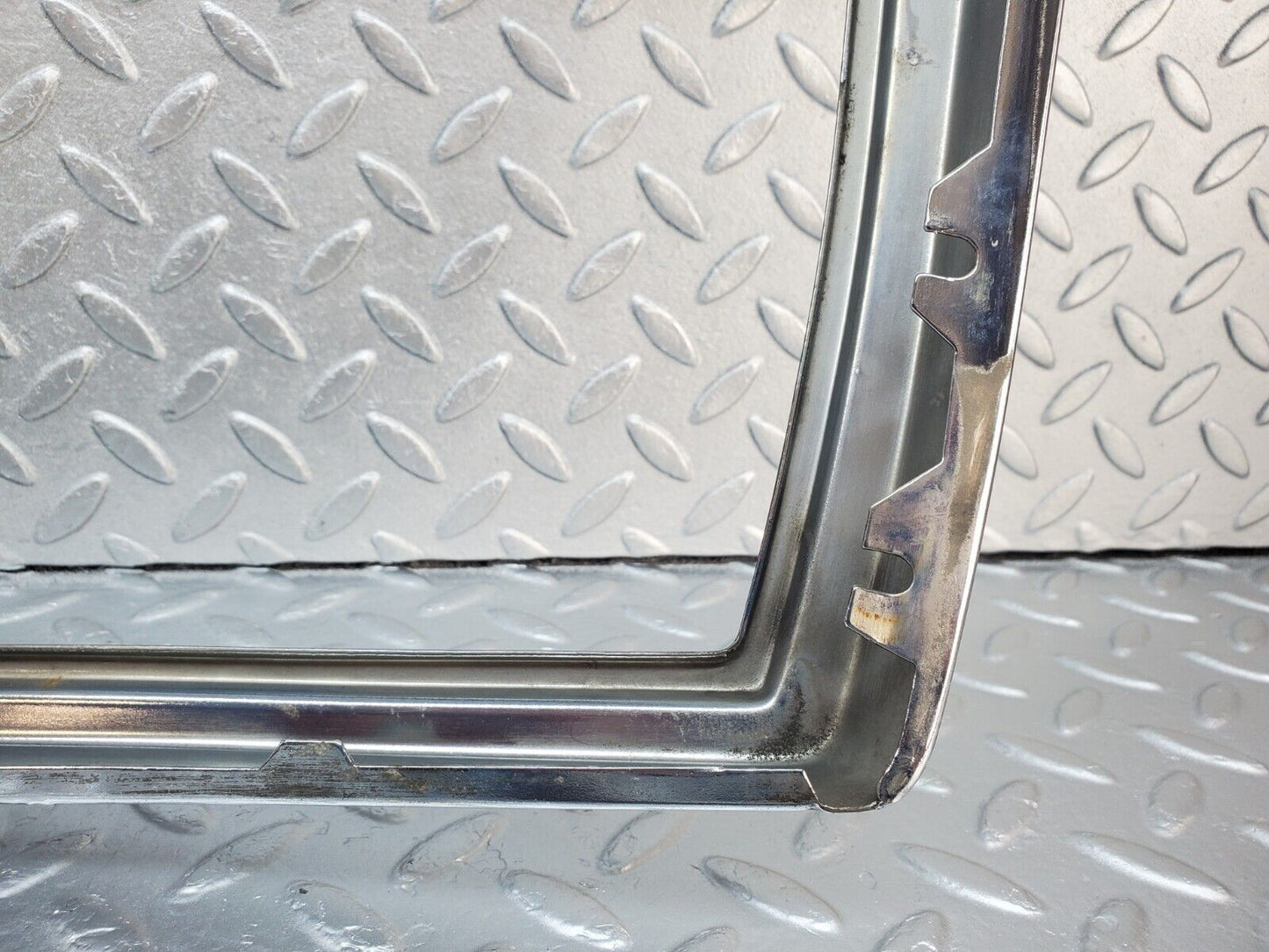 45724 Mercedes-Benz W126 420SE Bonnet Grill Chrome Frame
