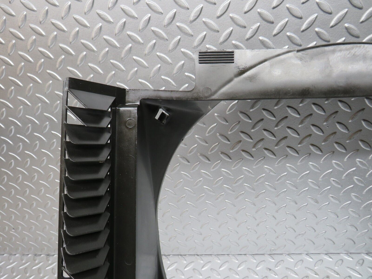 32118 Mercedes-Benz W123 230E Radiator Fan Shroud Fan Cover 1235052055