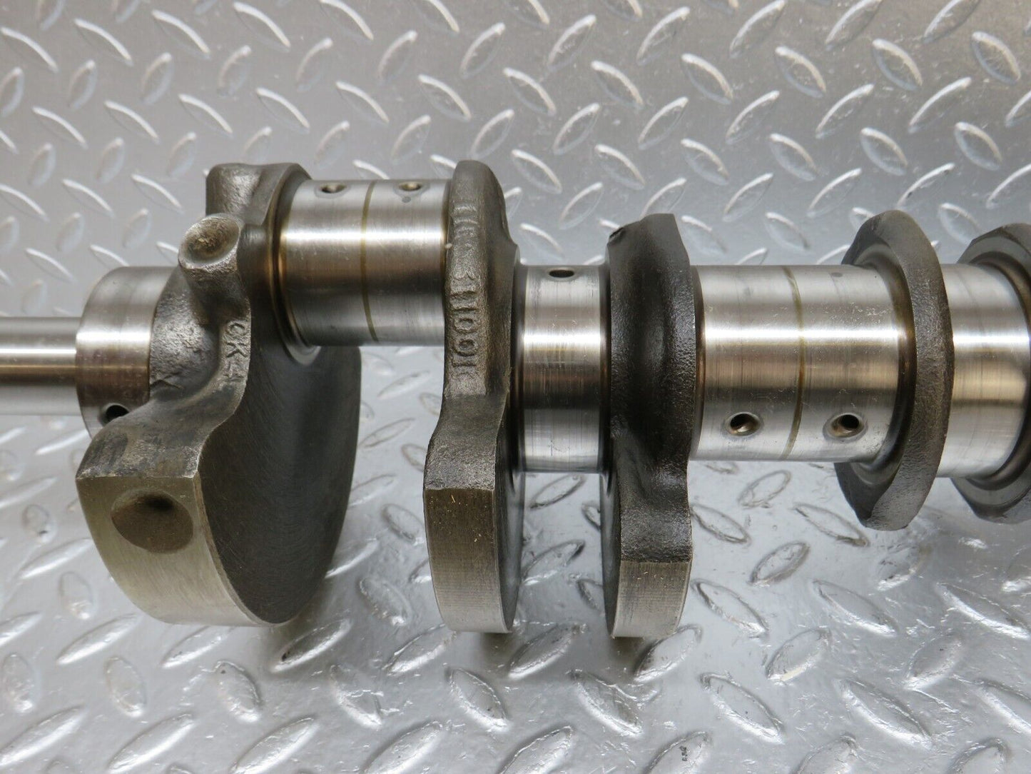 33047 Mercedes-Benz C107 R107 350 V8 Crankshaft 1160311001