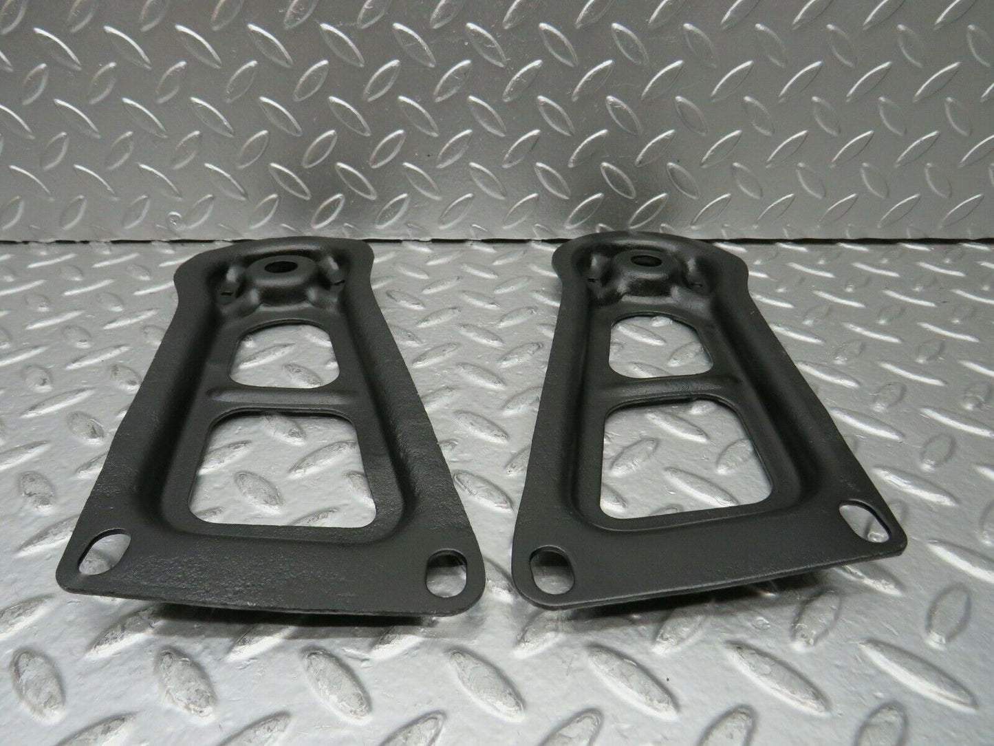 22867 Mercedes-Benz C107 450SLC Coupe Rear Suspension Axle Mounting Bracket