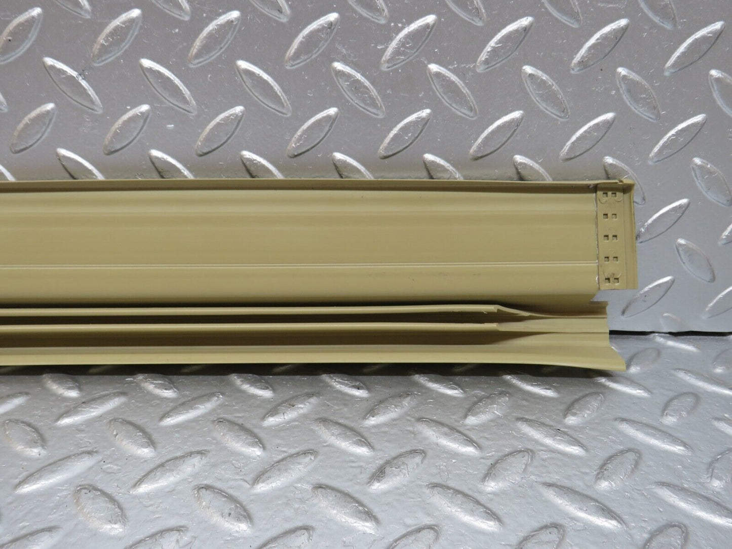 29276 Mercedes-Benz W124 230E Front Right Door Sill Trim