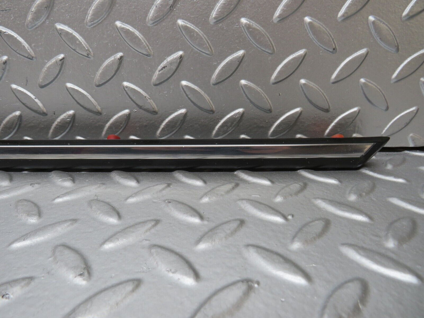 27892 Mercedes-Benz W123 280E Rear Right Door Centre Moulding Trim