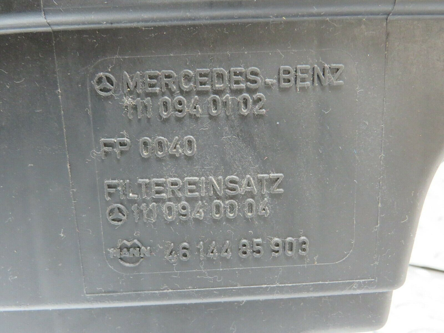 24356 Mercedes-Benz S124 220TE Wagon Air Filter Housing 1110940102