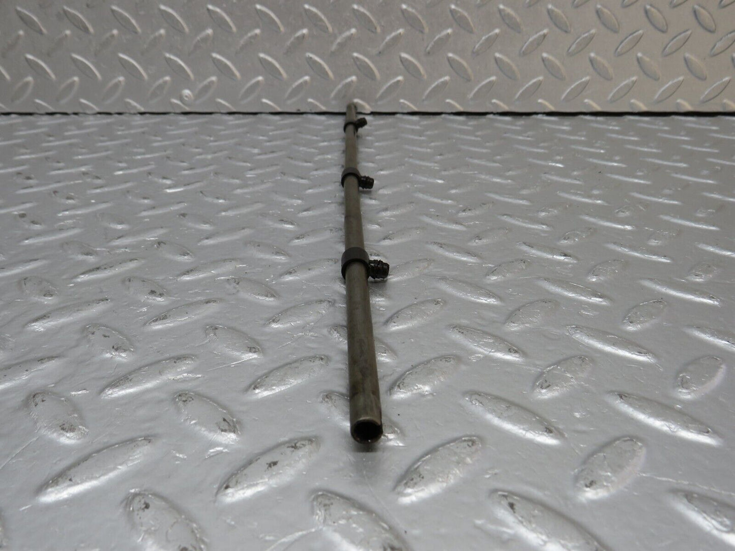 39933 Mercedes-Benz R107 350SL Camshaft Oil Tube