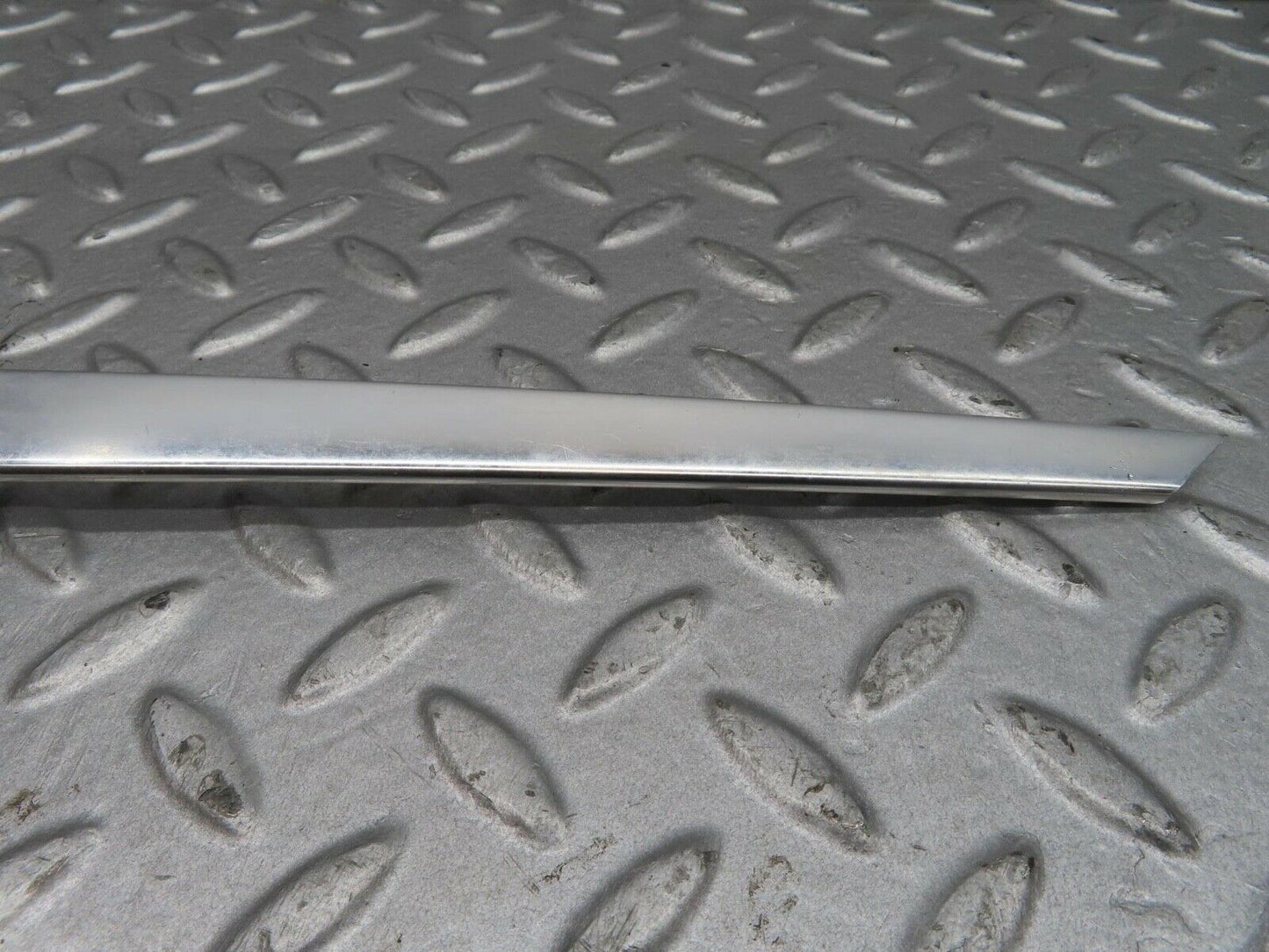 13598 Mercedes-Benz W123 200 Front Right Door Window Chrome Frame
