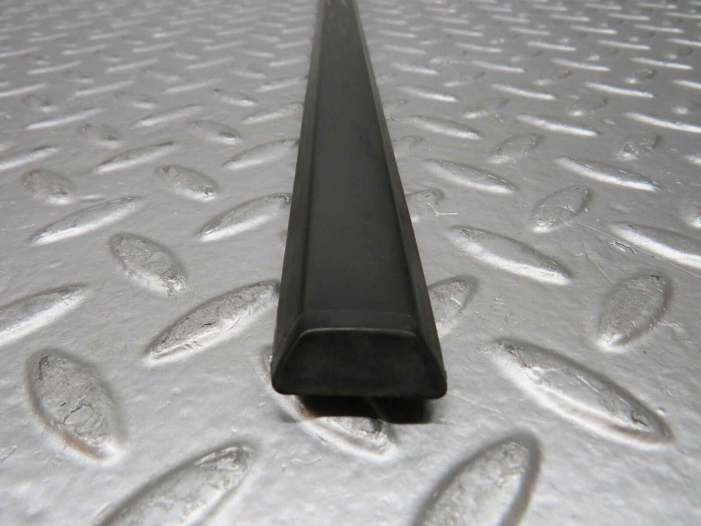 30786 Mercedes-Benz W201 190E 2.0L Rear Right Door Centre Moulding Trim