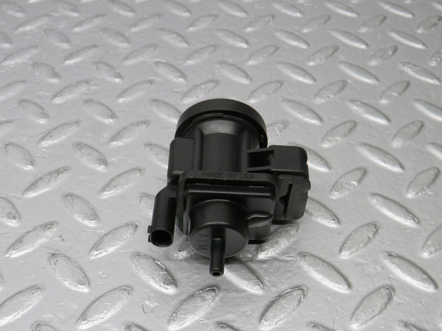 38793 Mercedes-Benz W201 190E 2.6L Vacuum Pressure Converter 0005450427