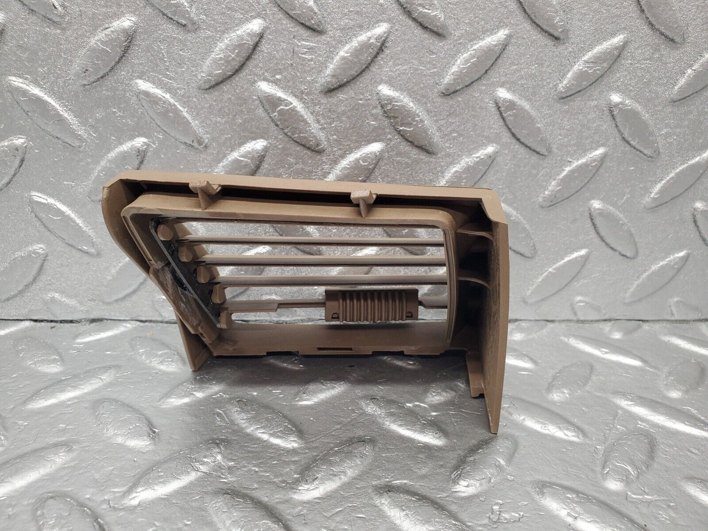 46835 Mercedes-Benz R129 320SL Coupe Dash Air Vent Left Side