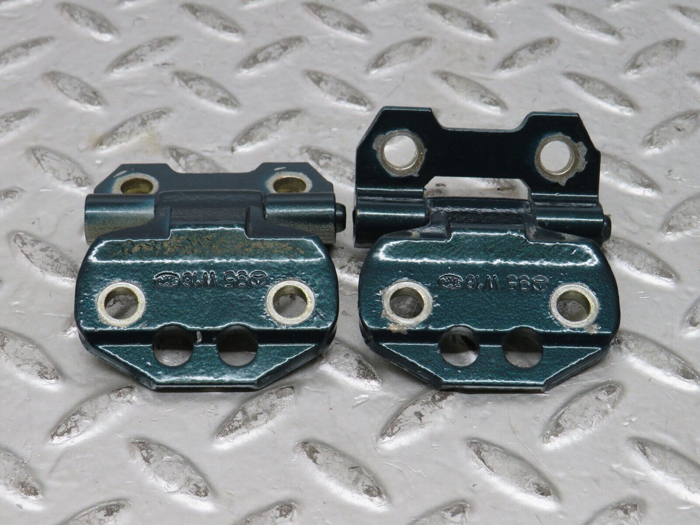 27622 Mercedes-Benz S124 300TE Wagon Left Door Hinge Pair