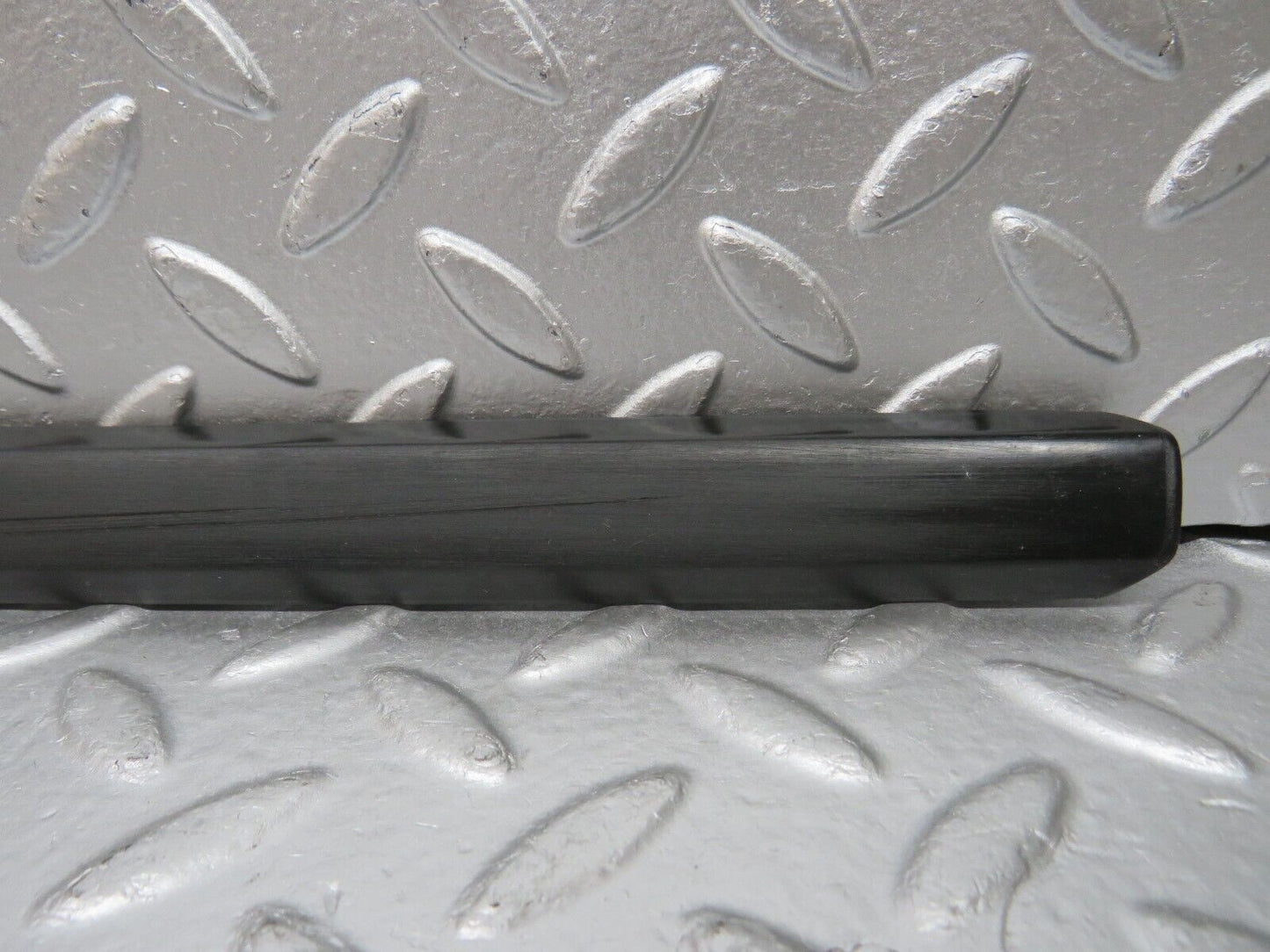 30780 Mercedes-Benz W201 190E 2.0L Front Right Fender Wing Centre Moulding Trim
