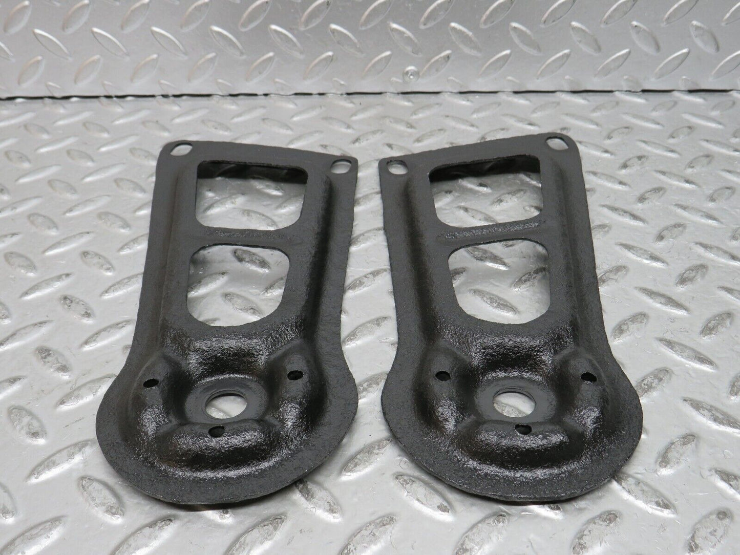 28515 Mercedes-Benz S123 Wagon Rear Suspension Axle Mounting Bracket
