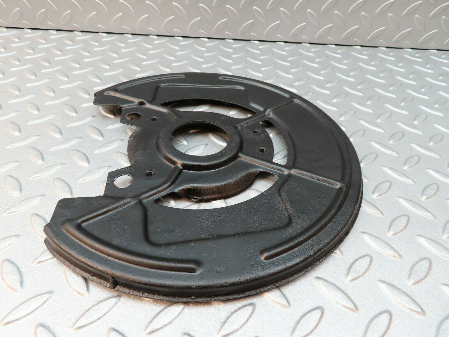 3457 Mercedes-Benz W108 280SE Front Brake Disc Protection Plate