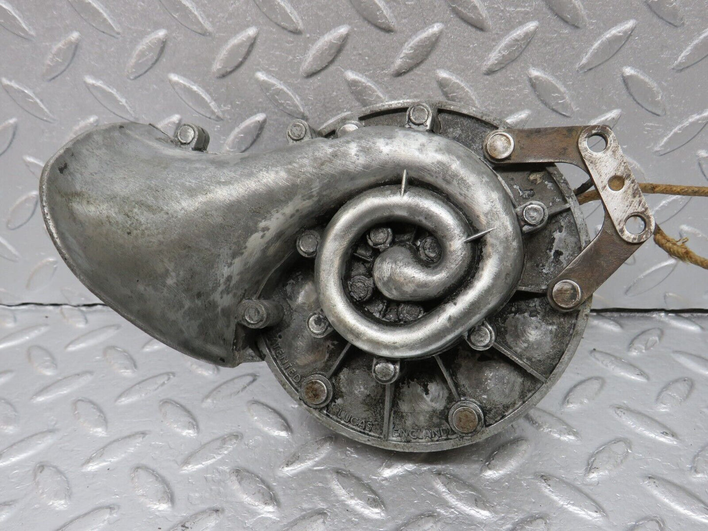 40362 Mercedes-Benz W110 230 Horn Lucas