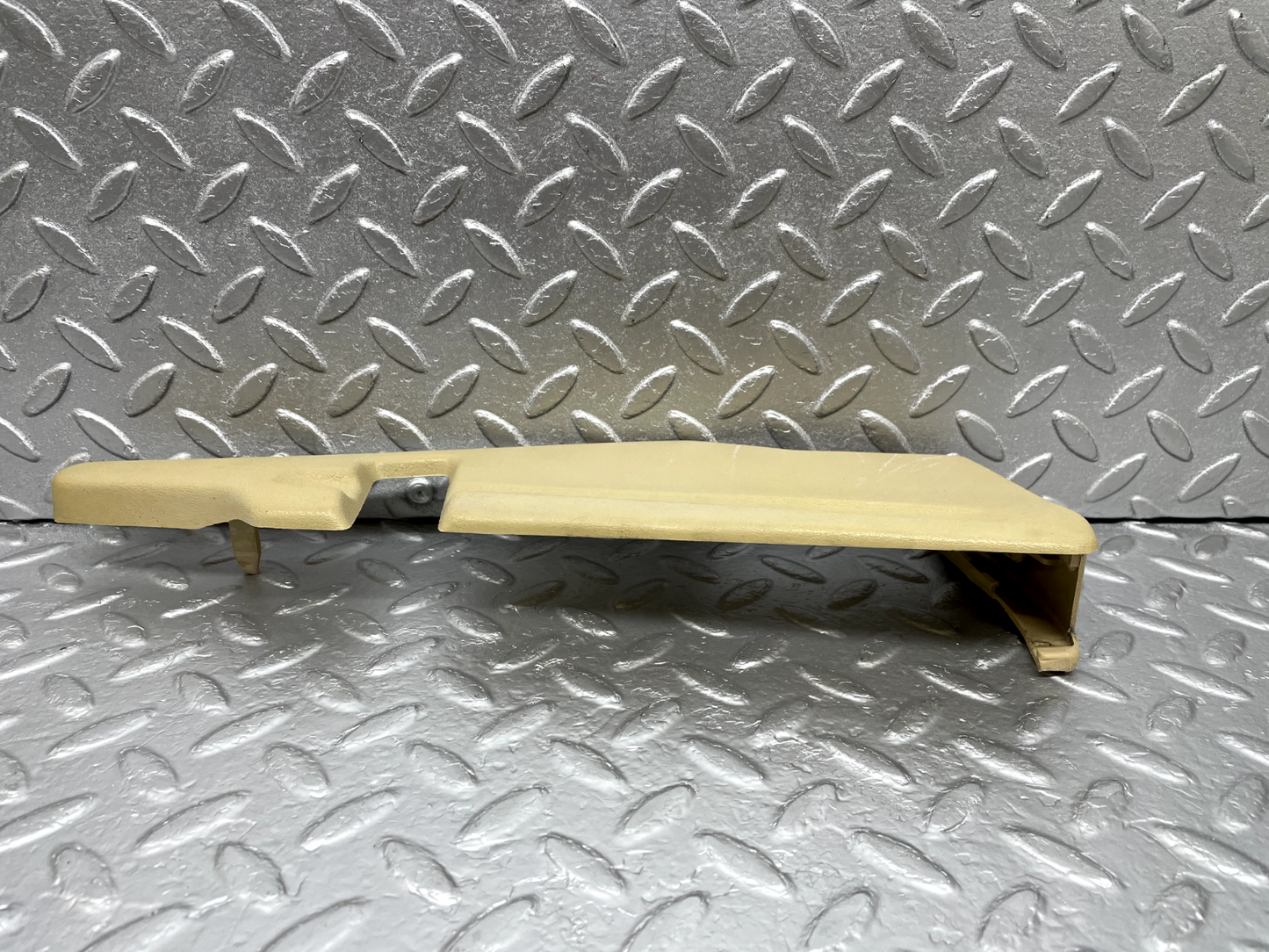 44280 Mercedes-Benz W123 280E Front Right Seat Cover Trim Beige 1239100618