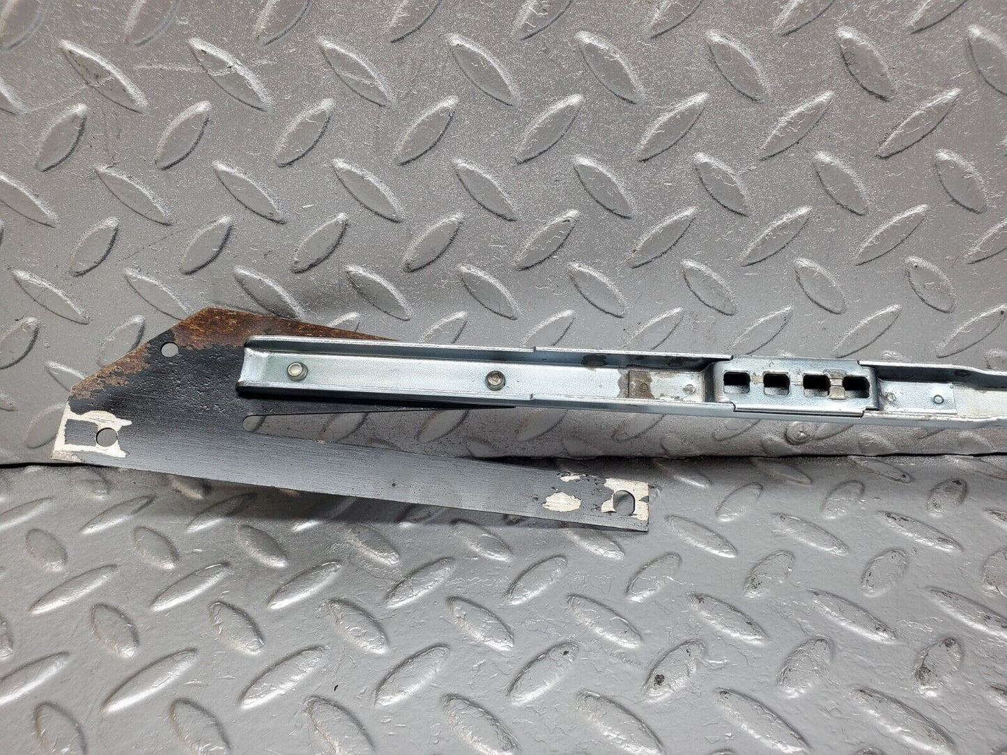 44414 Mercedes-Benz W123 280E Front Right Seat Sliding Adjust Handle