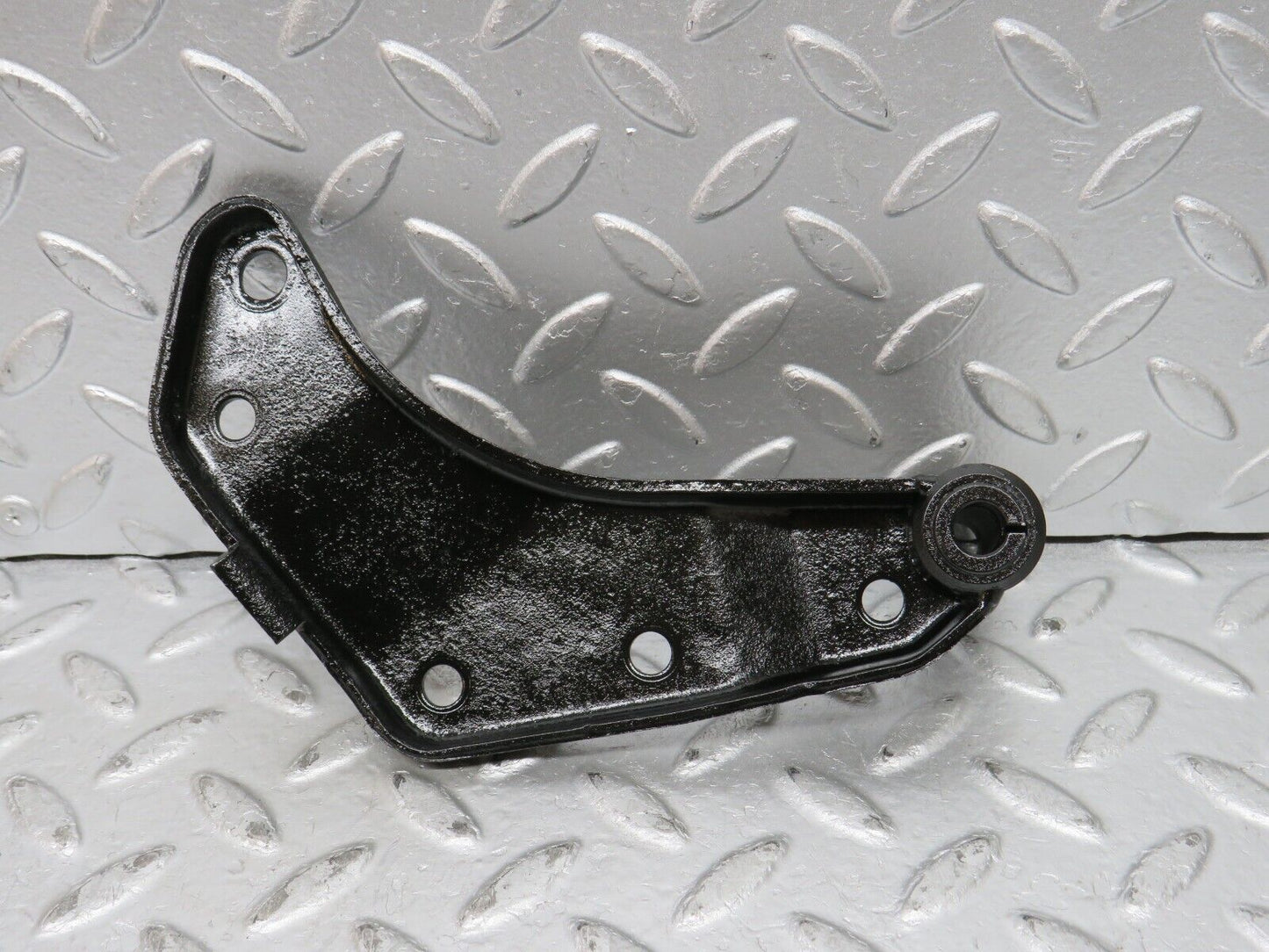 32128 Mercedes-Benz W123 230E Alternator Generator Bracket