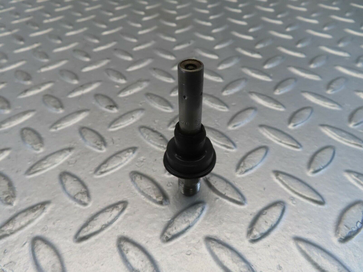 11036 Mercedes-Benz R107 W116 Fuel Injector Bosch 0437502010