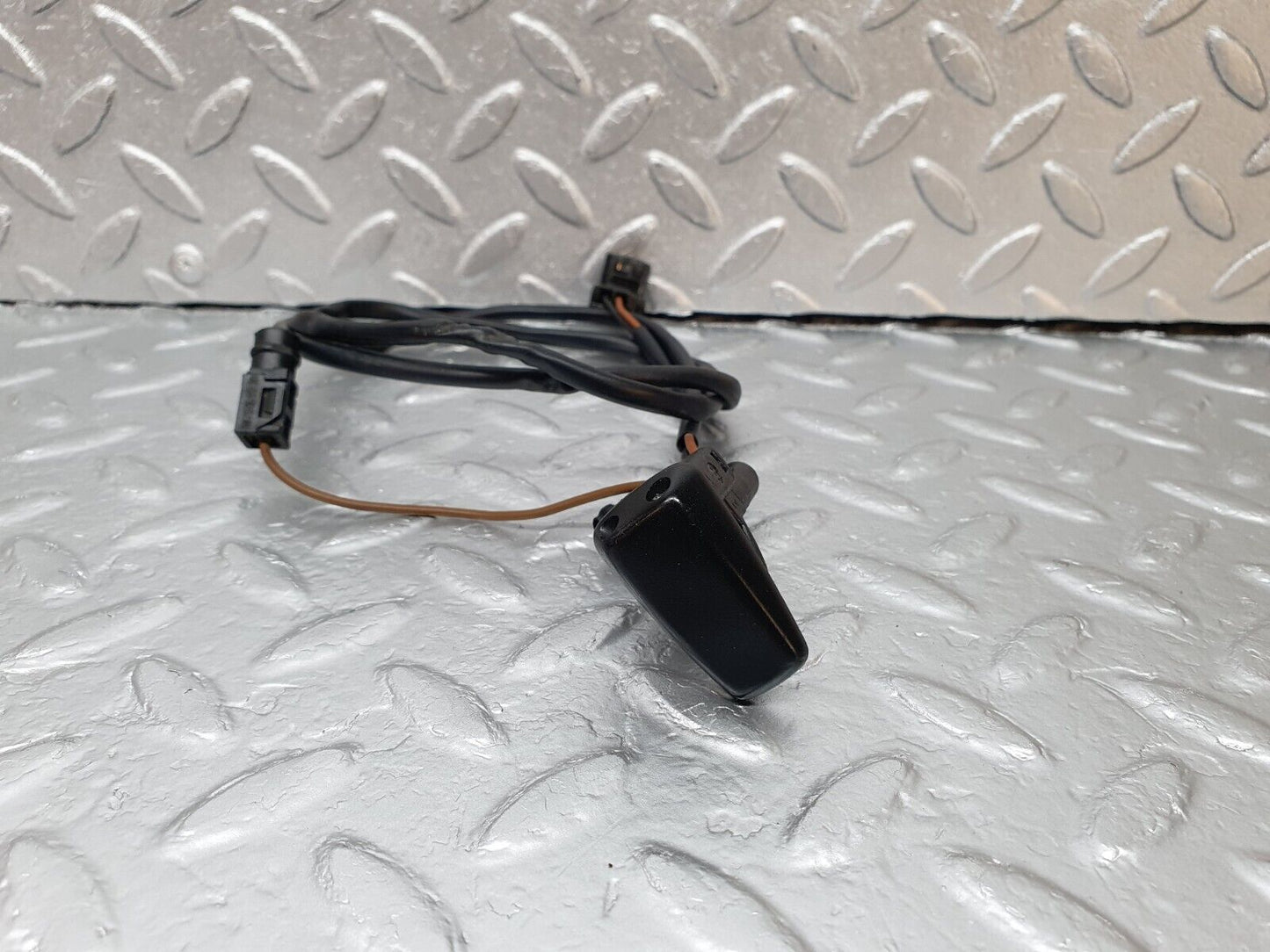 42529 Mercedes-Benz R129 320SL Coupe Windscreen Washer Nozzle