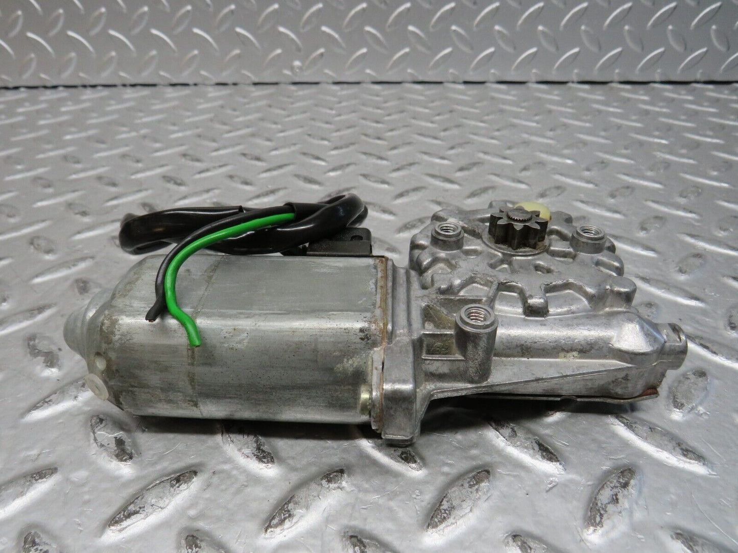 28736 Mercedes-Benz W123 230E Rear Left Window Regulator Motor 0130821017