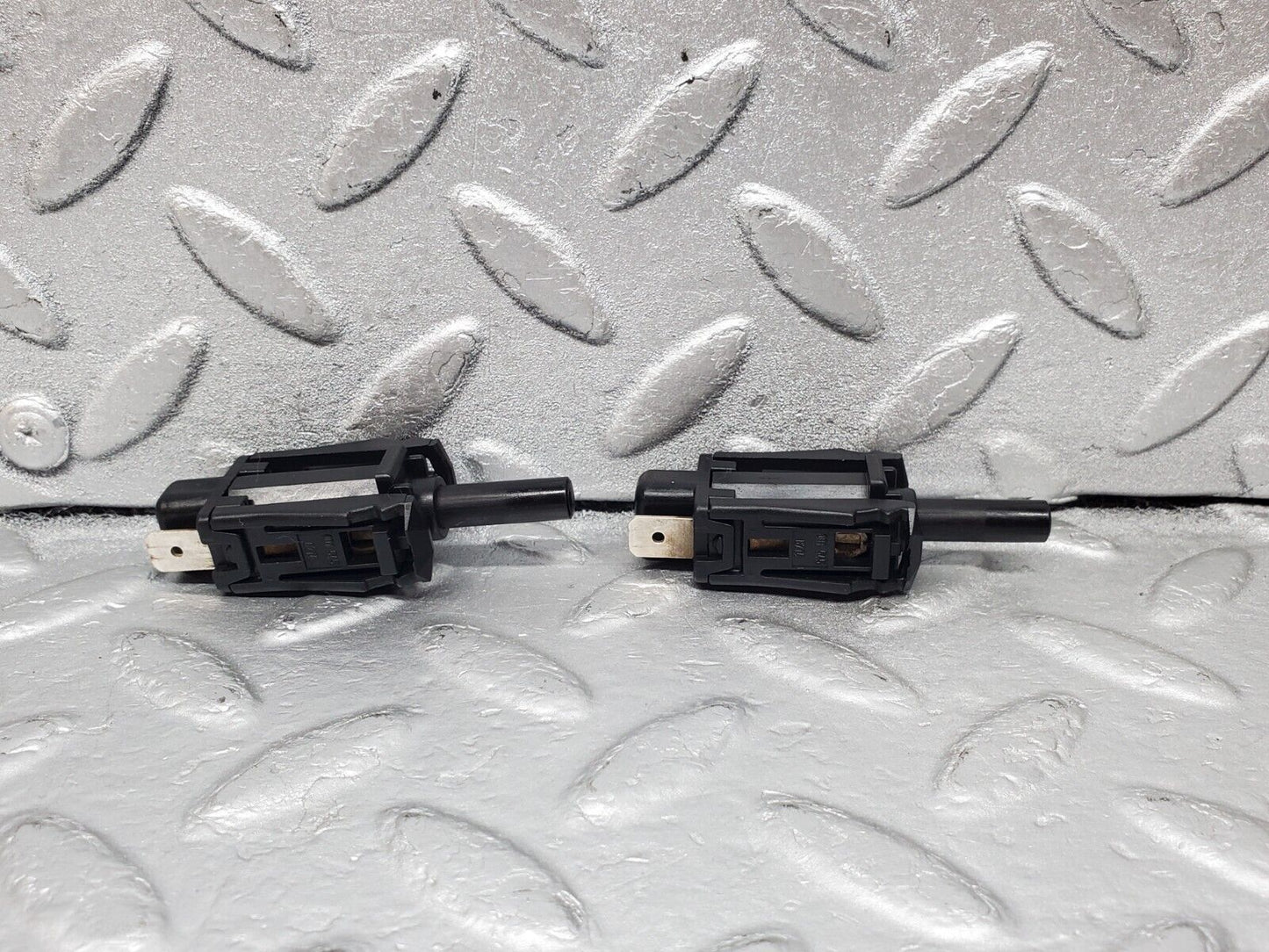 45888 Mercedes-Benz W126 420SE Door Contact Switch 2x 0015458714