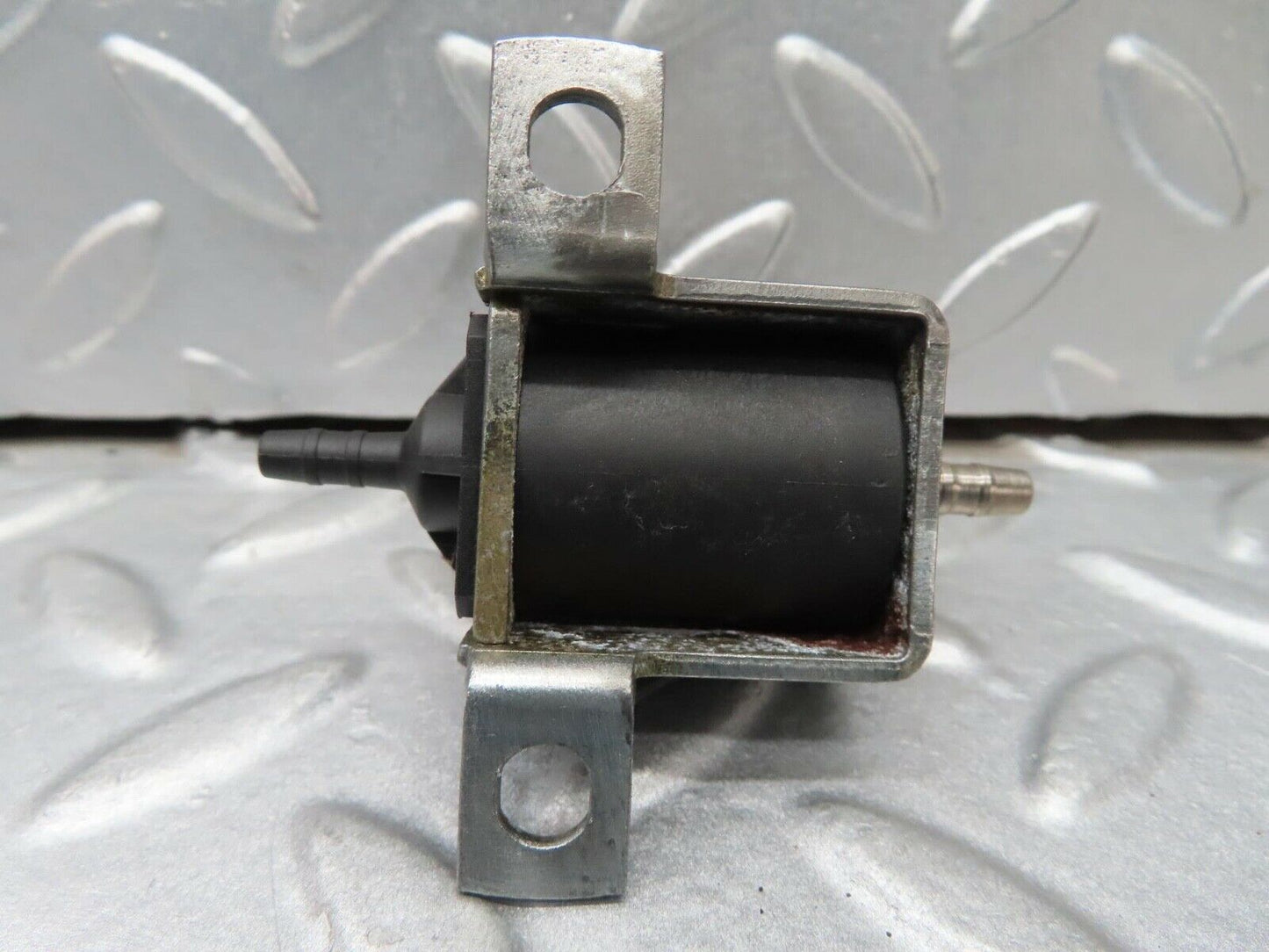 16502 Mercedes-Benz W124 260E Vacuum Control Valve 0015408697